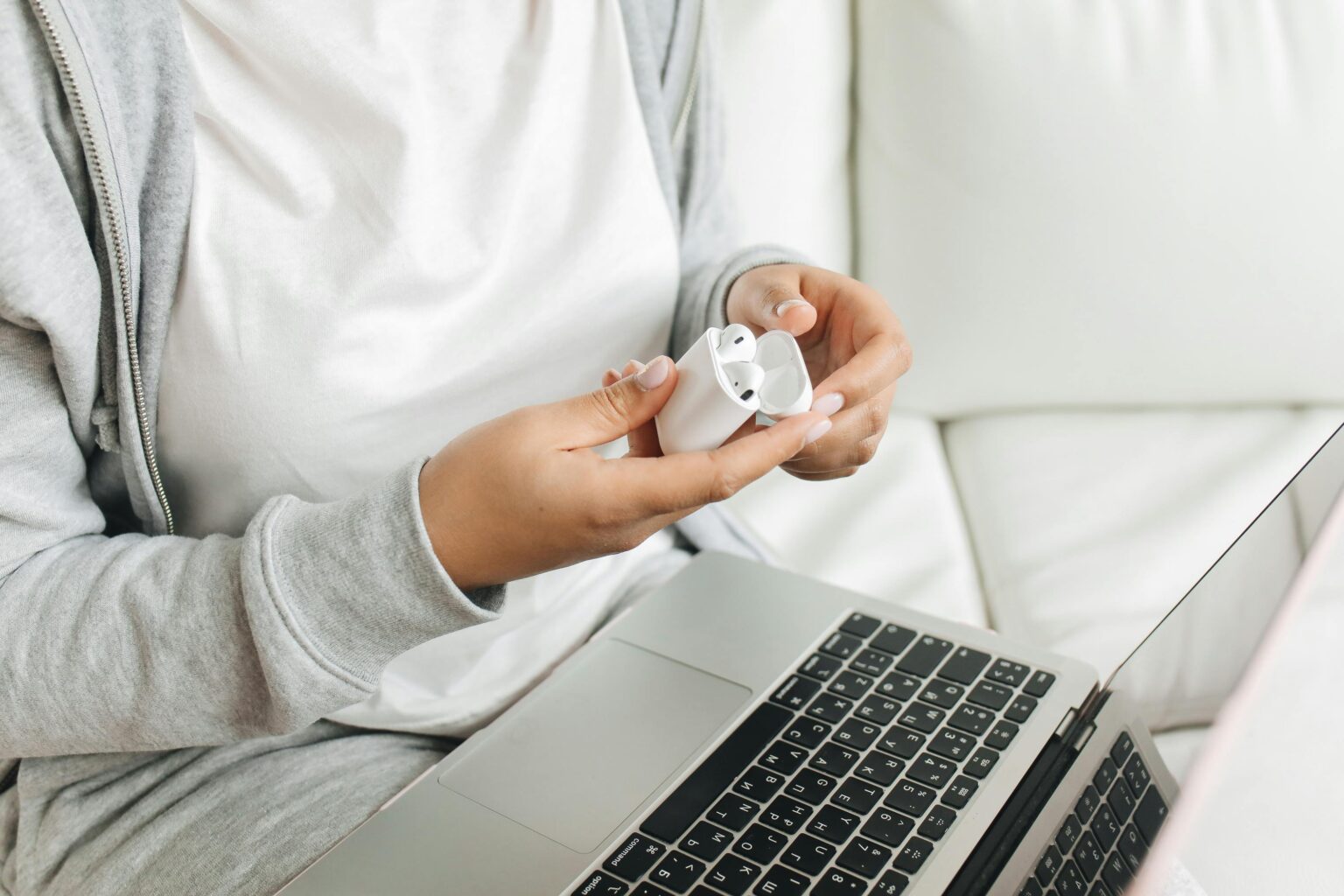 La Revolución de la Comunicación! AirPods Pro 3 de Apple Ahora Traducen en Tiempo Real AirPods Pro 3 de Apple - República Actual